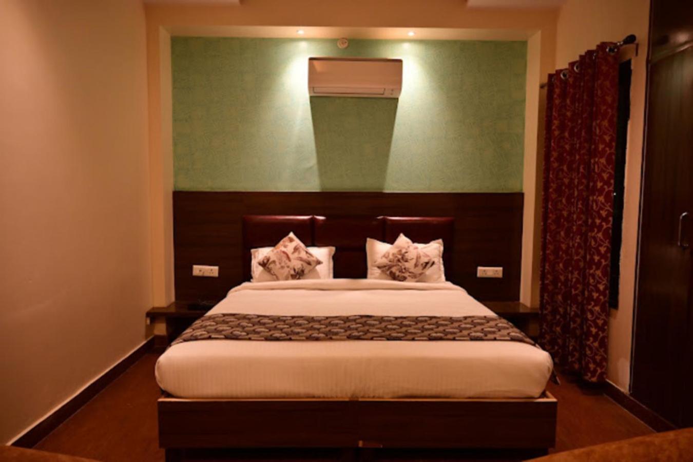 Hotel Gayatri Palace ラクナウ エクステリア 写真