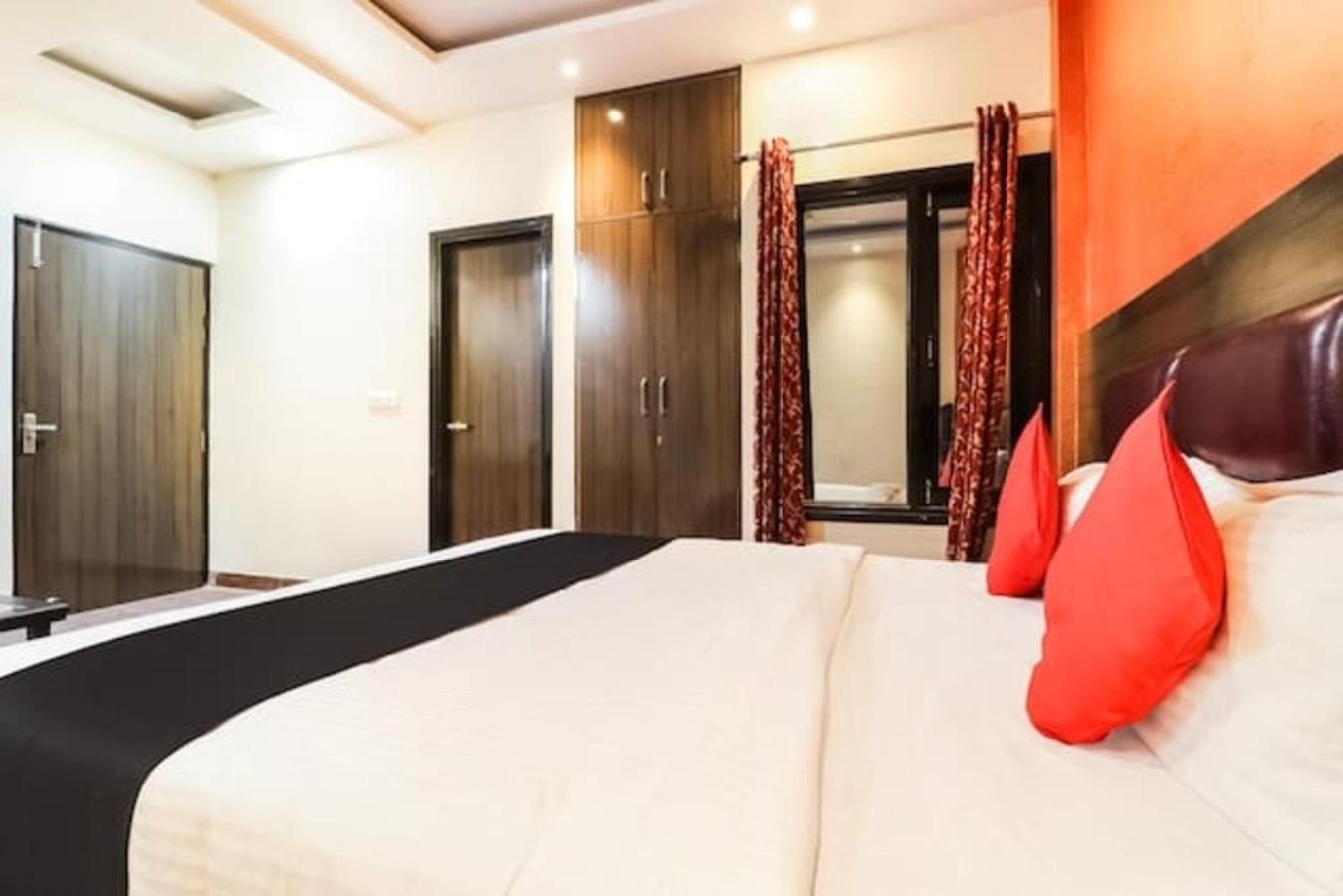 Hotel Gayatri Palace ラクナウ エクステリア 写真