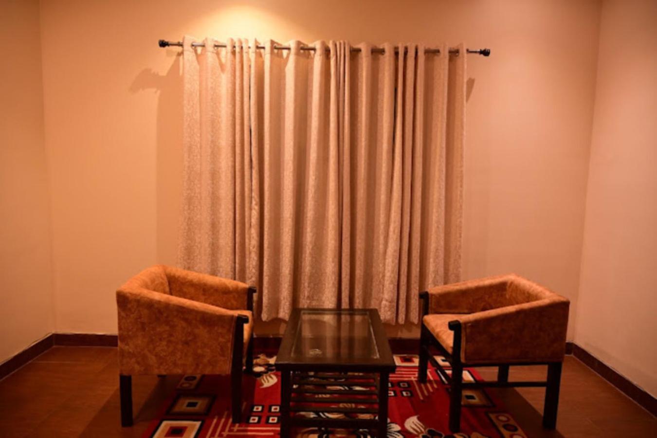 Hotel Gayatri Palace ラクナウ エクステリア 写真
