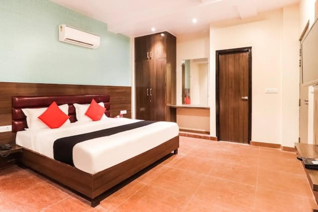Hotel Gayatri Palace ラクナウ エクステリア 写真